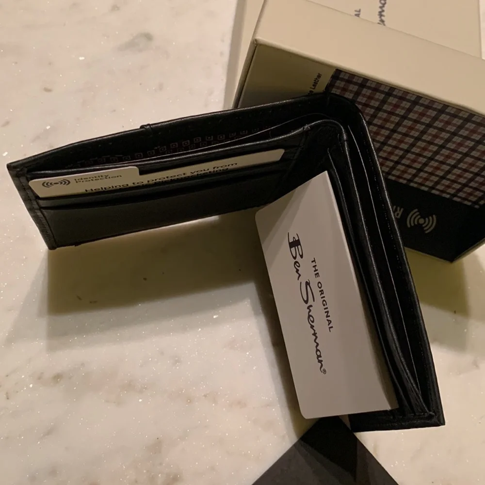 Ben Sherman Manchester Collection Slim BiFold Wallet in Black